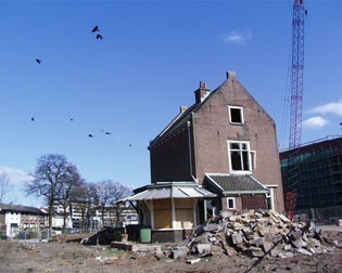 (1) 2003 CSG  6 of 7 mei sloop portierswoning Soesterweg 2.JPG